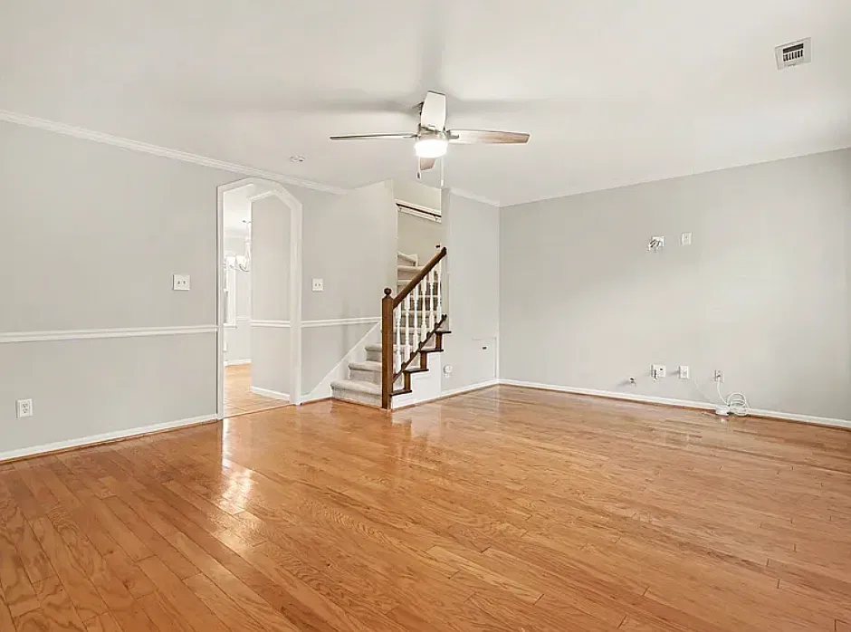 2 bed, 2.5 bath, 1294 sqft, $1,700 — Photo 2