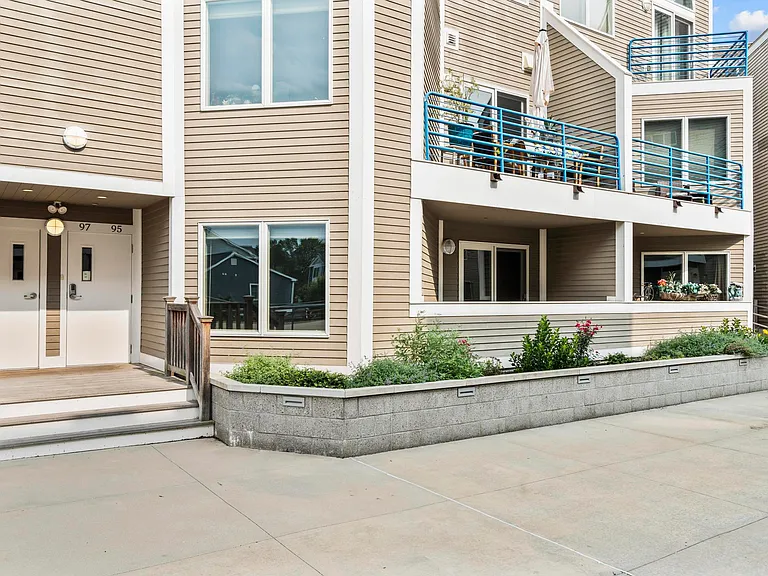 95 Harbour Close #95 — Photo 37