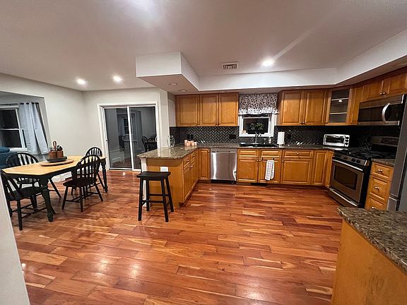 Eat in kitchen with stainles