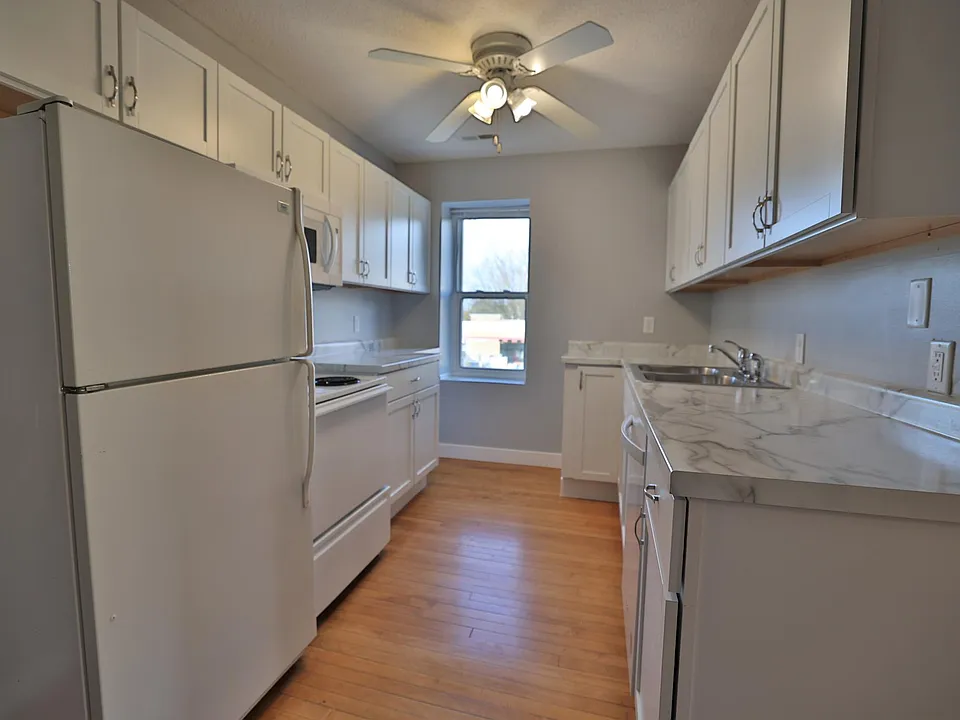 202 Broadway St S #4