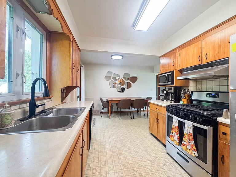 Hood Dr — Photo 16