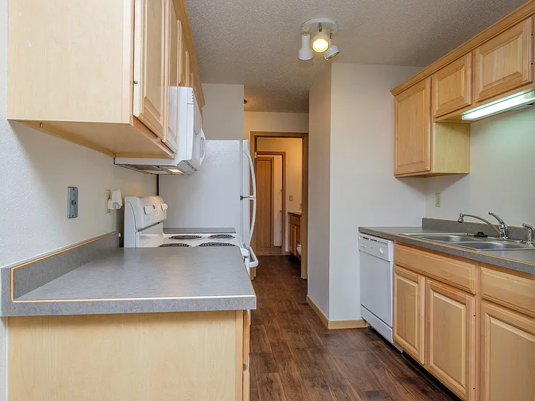 Fargo, ND Windgate Apartments | Kitchen