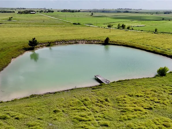 4 County Road 291, Shiner, TX 77984