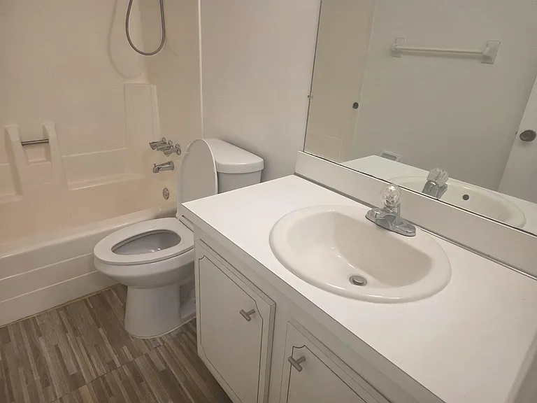 959 SE 2nd Ave #204 — Photo 29