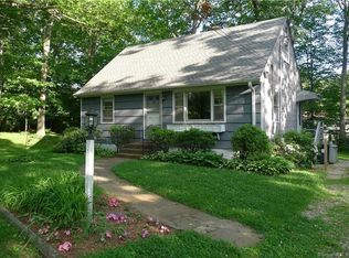 8 Romanock Pl, Fairfield, CT 06825