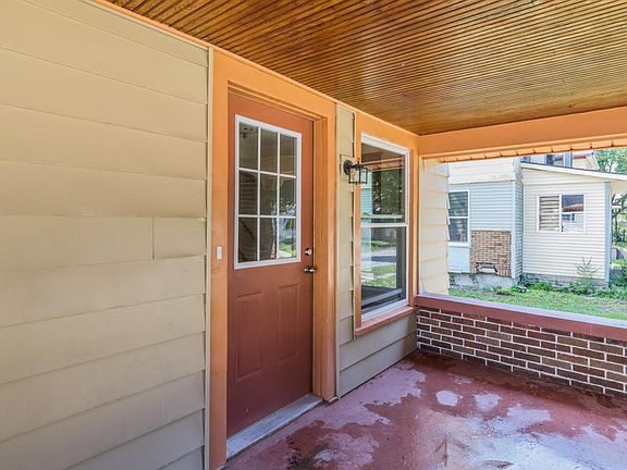 4th image of 28 Dale St NE