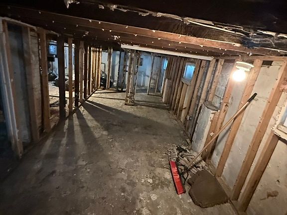 4th image of 119 Littleton St