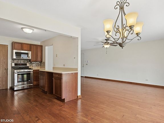 5th image of 102 Stirling Ln Unit V1