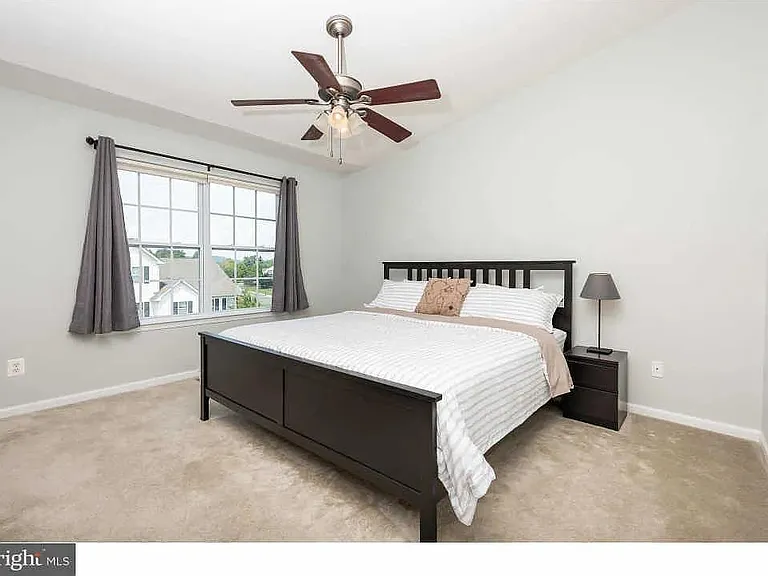 1676 Laura Ln — Photo 10