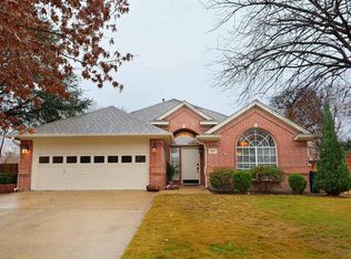 2657 Bent Tree Dr, Hurst, TX 76054