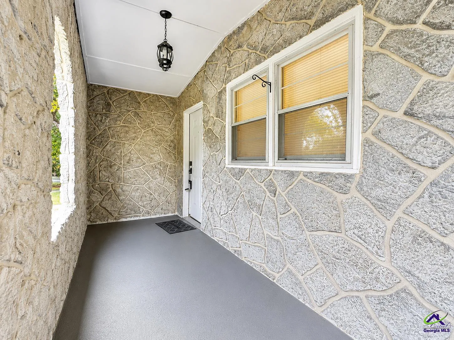 3 bed, 1.5 bath, 1511 sqft, $1,295 — Photo 2