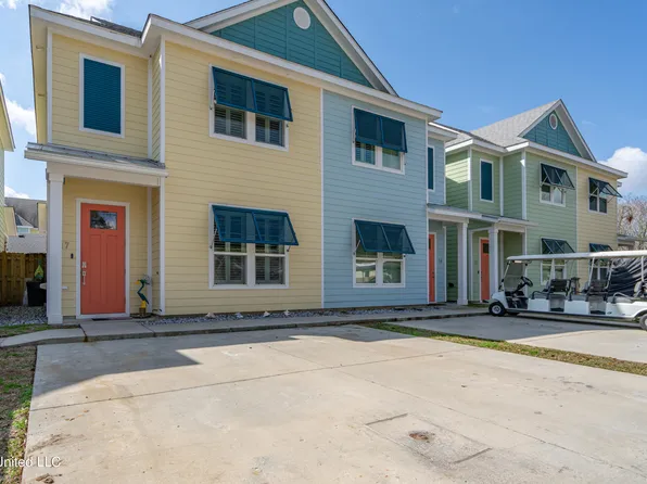 216 Carre Ct Unit 17, Bay Saint Louis, MS 39520