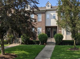 882 Summerfield Dr #269, Westland, MI 48185
