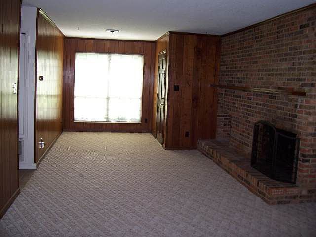 2nd image of 278 Robin Ln NW