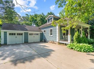 100 Shore Dr, Oakdale, NY 11769