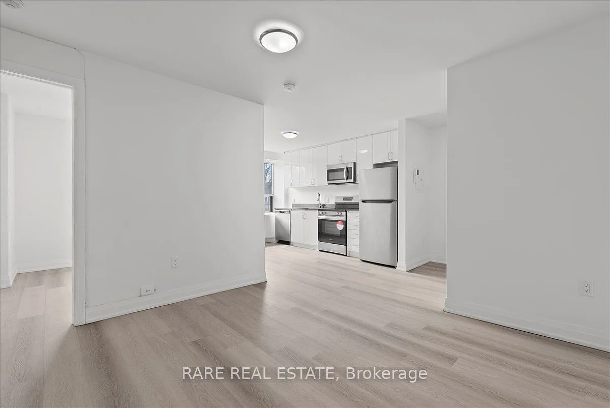 Building Photo - 3101 Eglinton Ave E #110