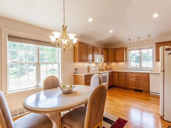 5th image of 2352 Nott St E