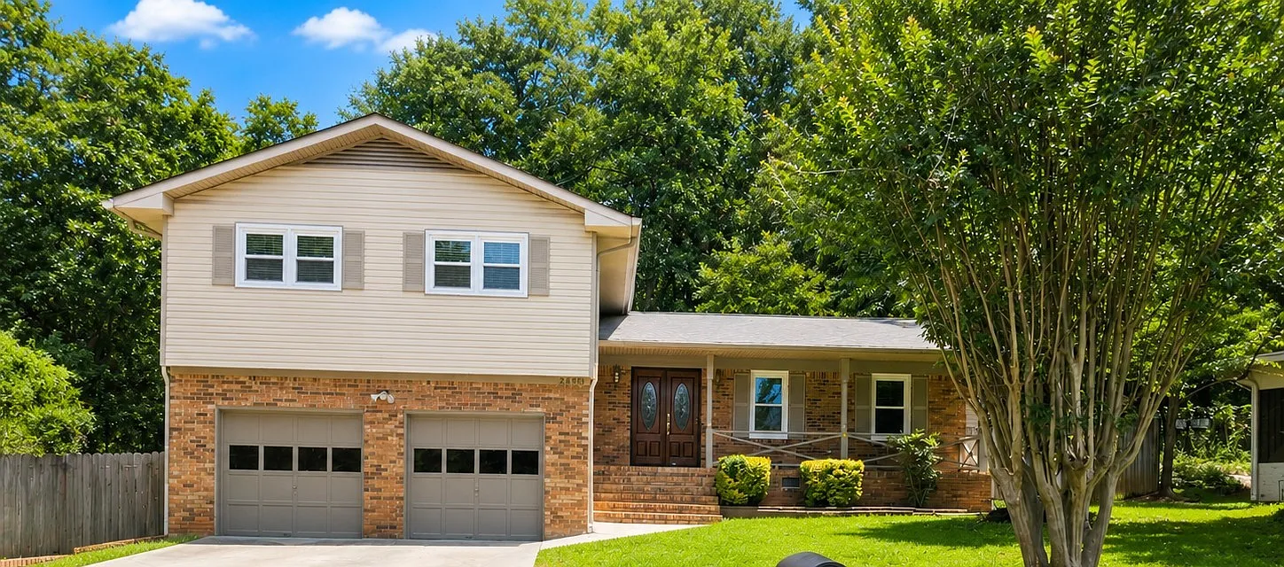 4 bed, 2.5 bath, 2044 sqft, $3,000 — Photo 1