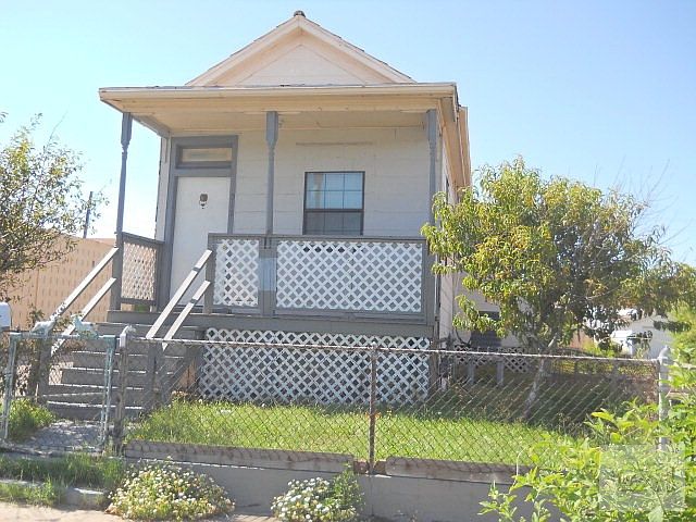 1st image of 912 Broadway St