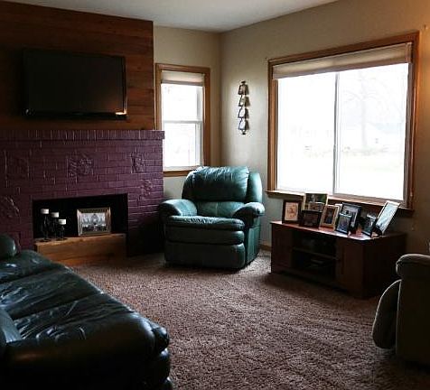 5th image of 835 35th Ave N