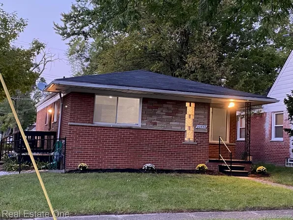 22556 Lyndon St, Detroit, MI 48223