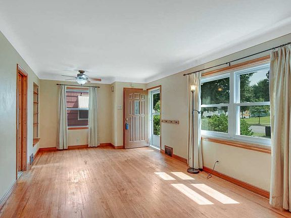 4th image of 1711 Nebraska Ave E