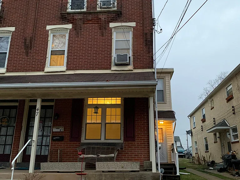 Front porch with shared entrance