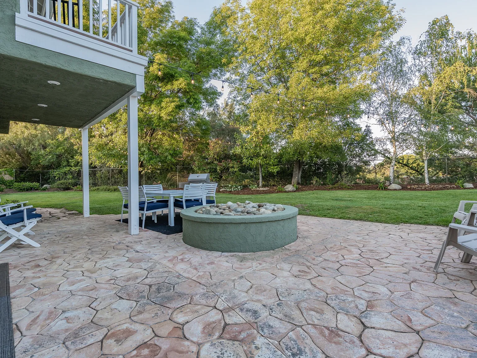5 bed, 2800 sqft, $8,900 — Photo 2
