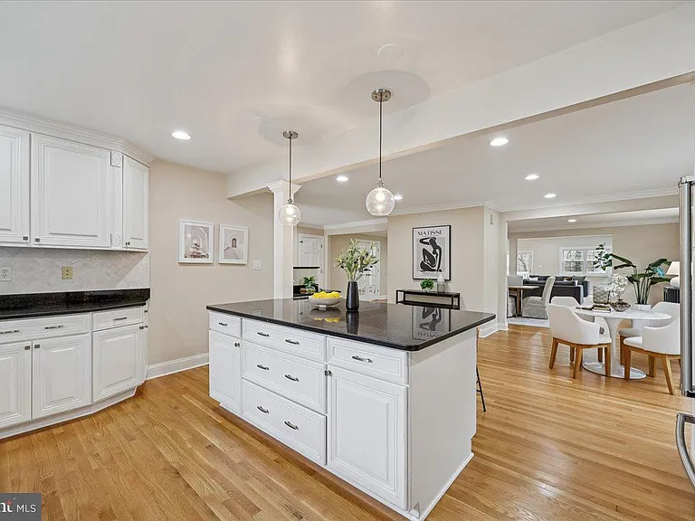 4902 Derussey Pkwy — Photo 16