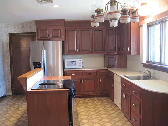 4th image of 324 Hillside Rd