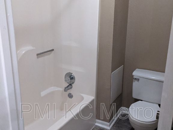 3rd image of 427 NE Churchill St