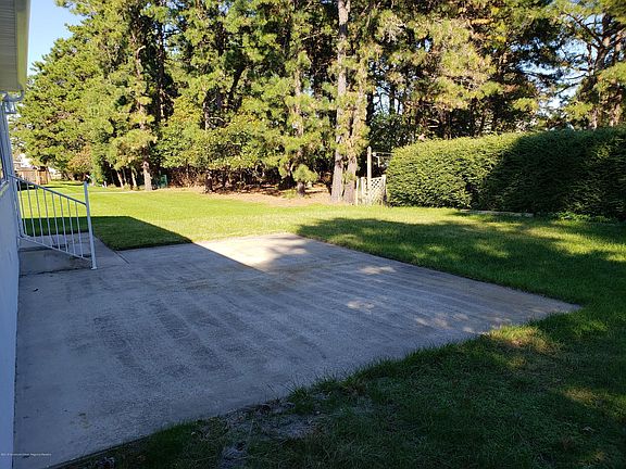 3rd image of 49 Brookfield Ct