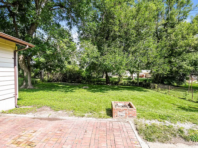 1850 Shirlene Dr — Photo 17
