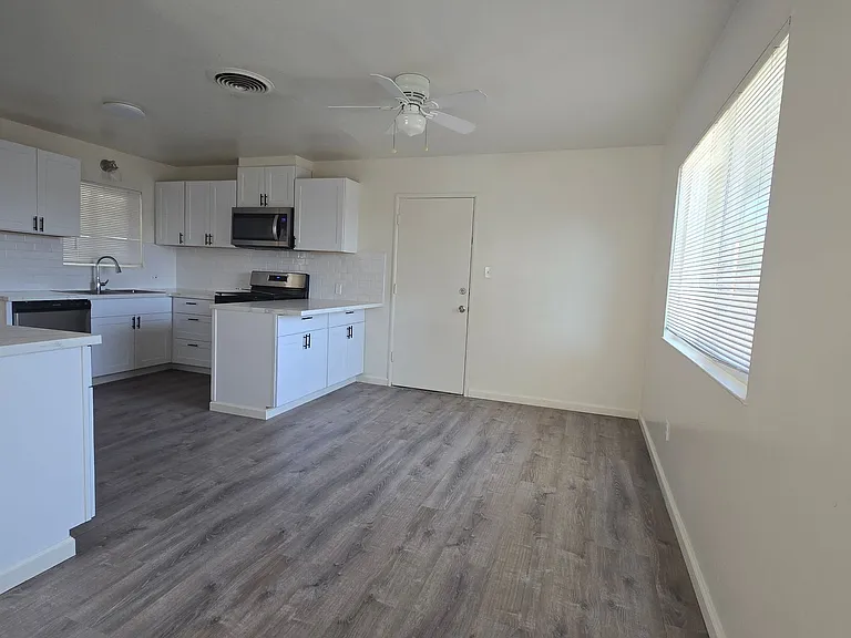 1200 W Water St — Photo 5