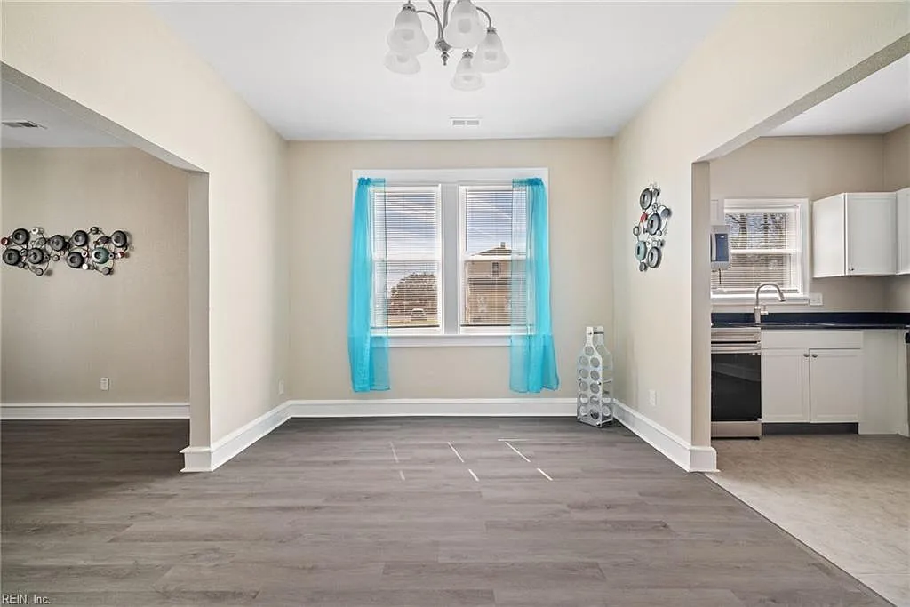 3 bed, 1364 sqft, $2,450 — Photo 4
