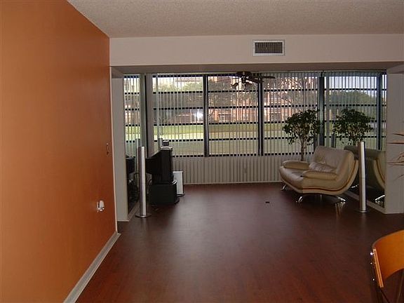 2nd image of 1711 Whitehall Dr APT 101
