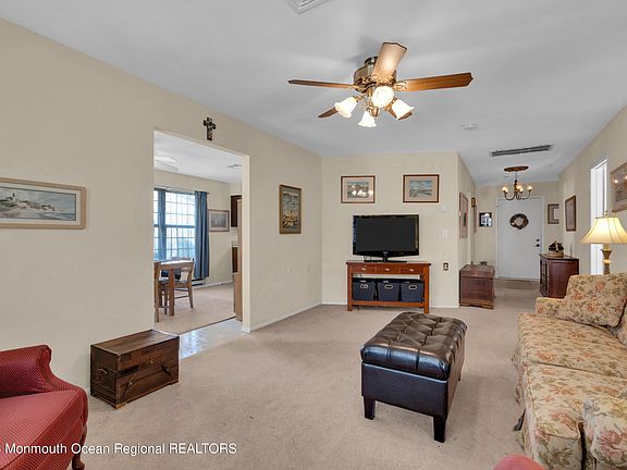 5th image of 10 Whitney Ct