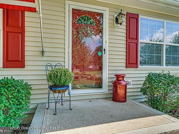 5th image of 1509 Caroline Ln