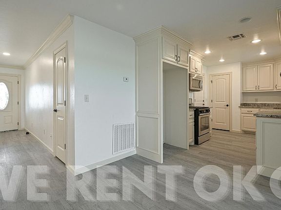5th image of 853 SW 8th St