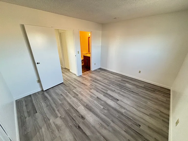 2036 Crawford St #C — Photo 10