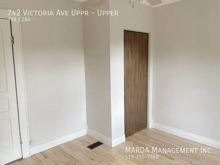 742 Victoria Ave #UPPER — Photo 7