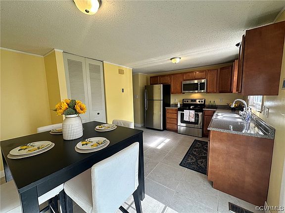 5th image of 304 Cloverfield Ln