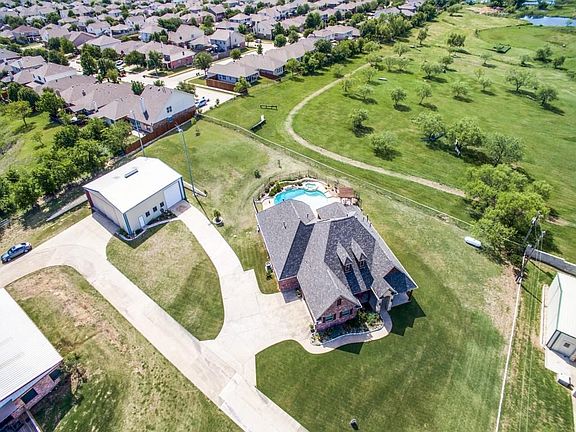 2nd image of 4028 Hillcrest Ct E