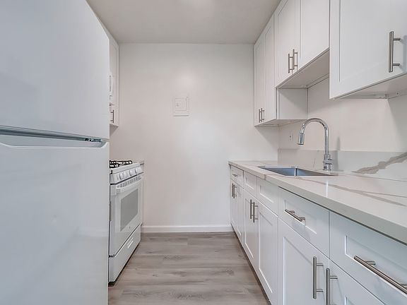 2nd image of 3528 W Adams Blvd #79