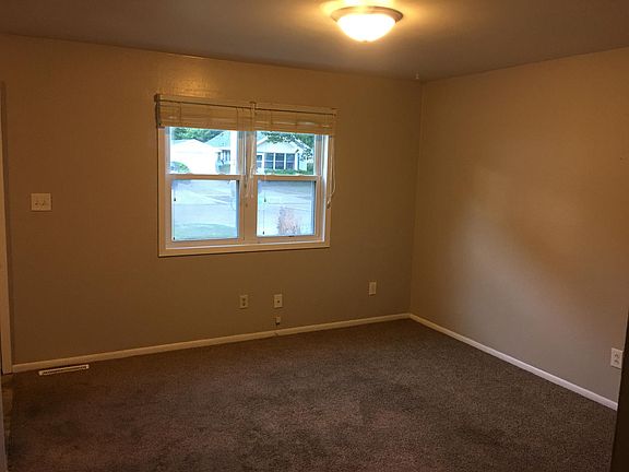 5th image of 722 E 11th St