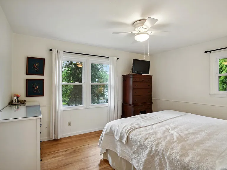 364 Westside Dr — Photo 4