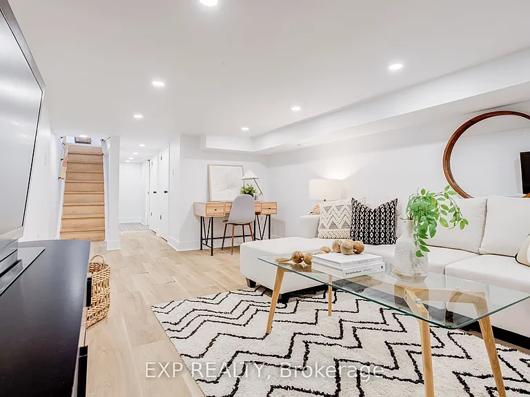 146 Hanson St — Photo 31