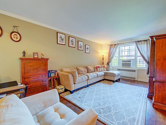 4th image of 76-35 113th St APT 4F
