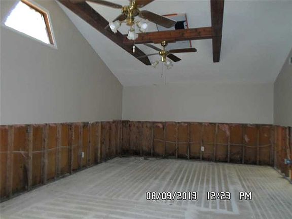 4th image of 2912 Camellia Dr