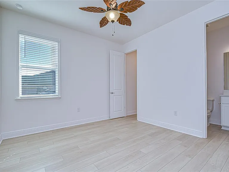 10027 Dolphin Gull Cir — Photo 15